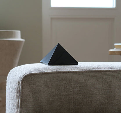OCUS Medium 10cm Schungit Pyramide